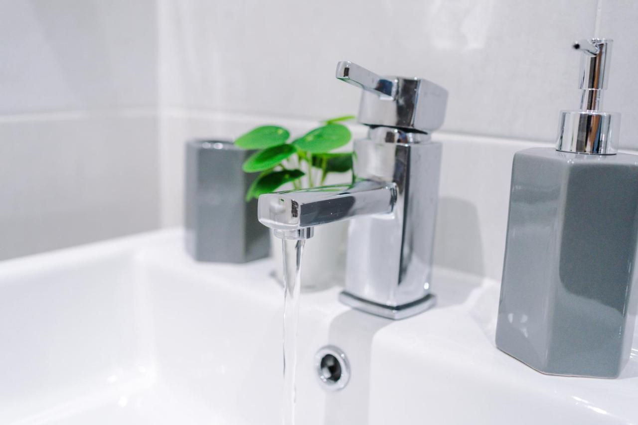 ✰Onpoint - Modern 2 Bed Apartment Close To Centre✰ Leeds  Exterior photo